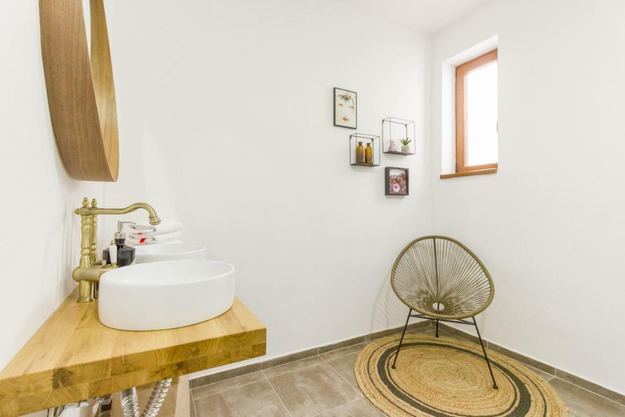 City Chic 3 Bedroom Apartment Cluj-Napoca Extérieur photo