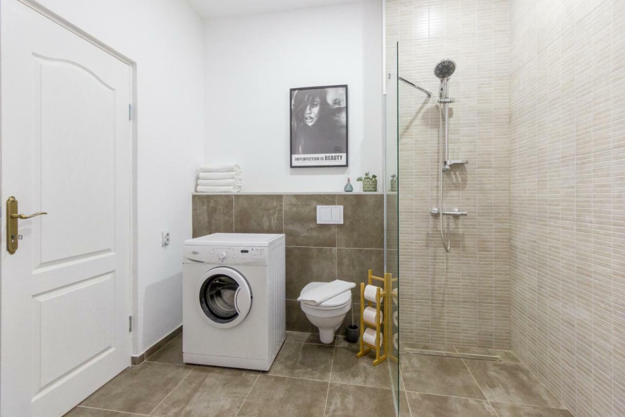 City Chic 3 Bedroom Apartment Cluj-Napoca Extérieur photo