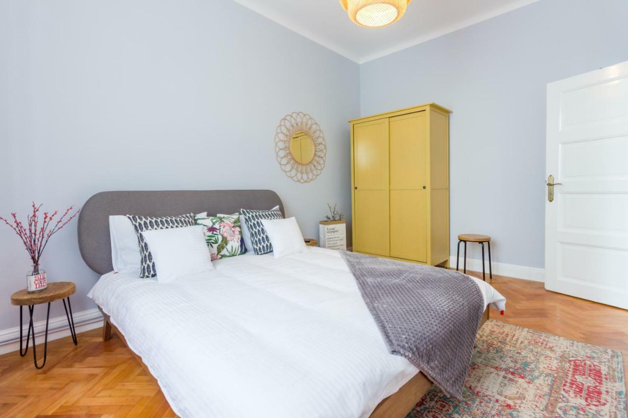 City Chic 3 Bedroom Apartment Cluj-Napoca Extérieur photo